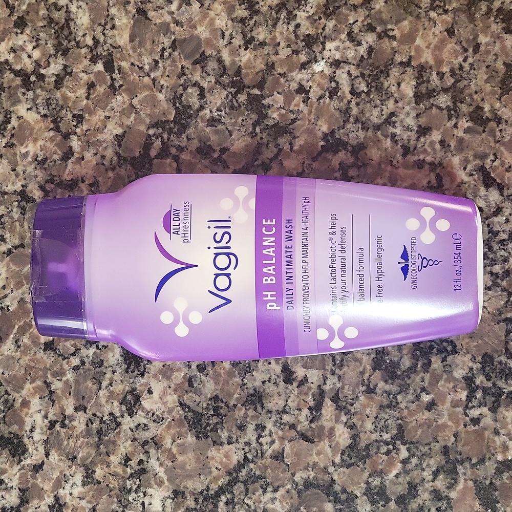 VAGISIL PH Balance Dailt Intimate wash new 12 fl oz dye free hypoallergenic